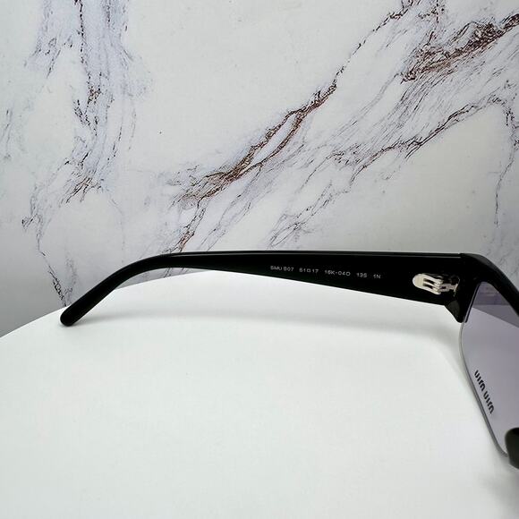 New MIU MIU Vedette Sunglasses Seen on Kylie Jenner - Picture 11 of 16